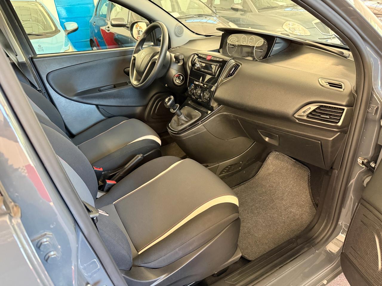 Lancia Ypsilon 1.2 69 CV 5 porte Elefantino