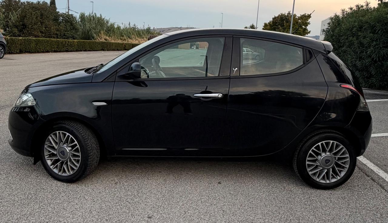 Lancia Ypsilon 1.3 MJT 95 CV 5 porte Platinum