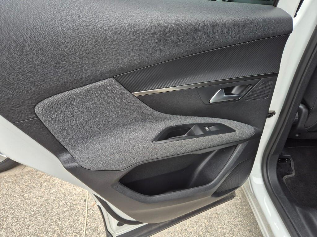 Peugeot 3008 BlueHDi 130CV EAT8 CERCHI-18 CAMERA