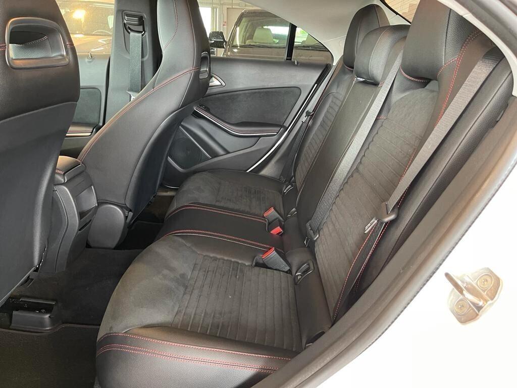 Mercedes-benz CLA 200 d PREMIUM 4Matic Automatic