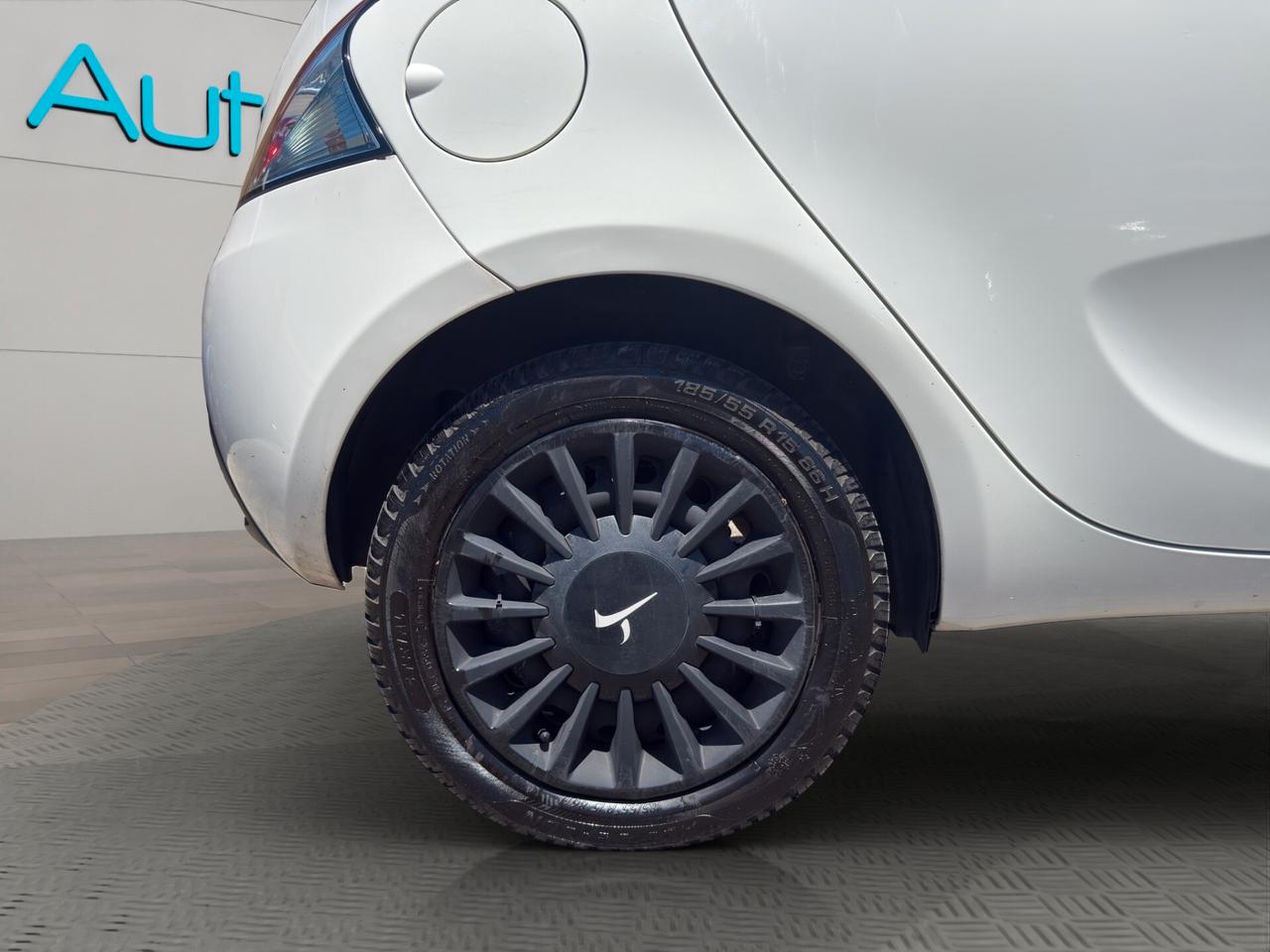 Lancia Ypsilon 1.2 69 CV 5 porte GPL Ecochic Silver