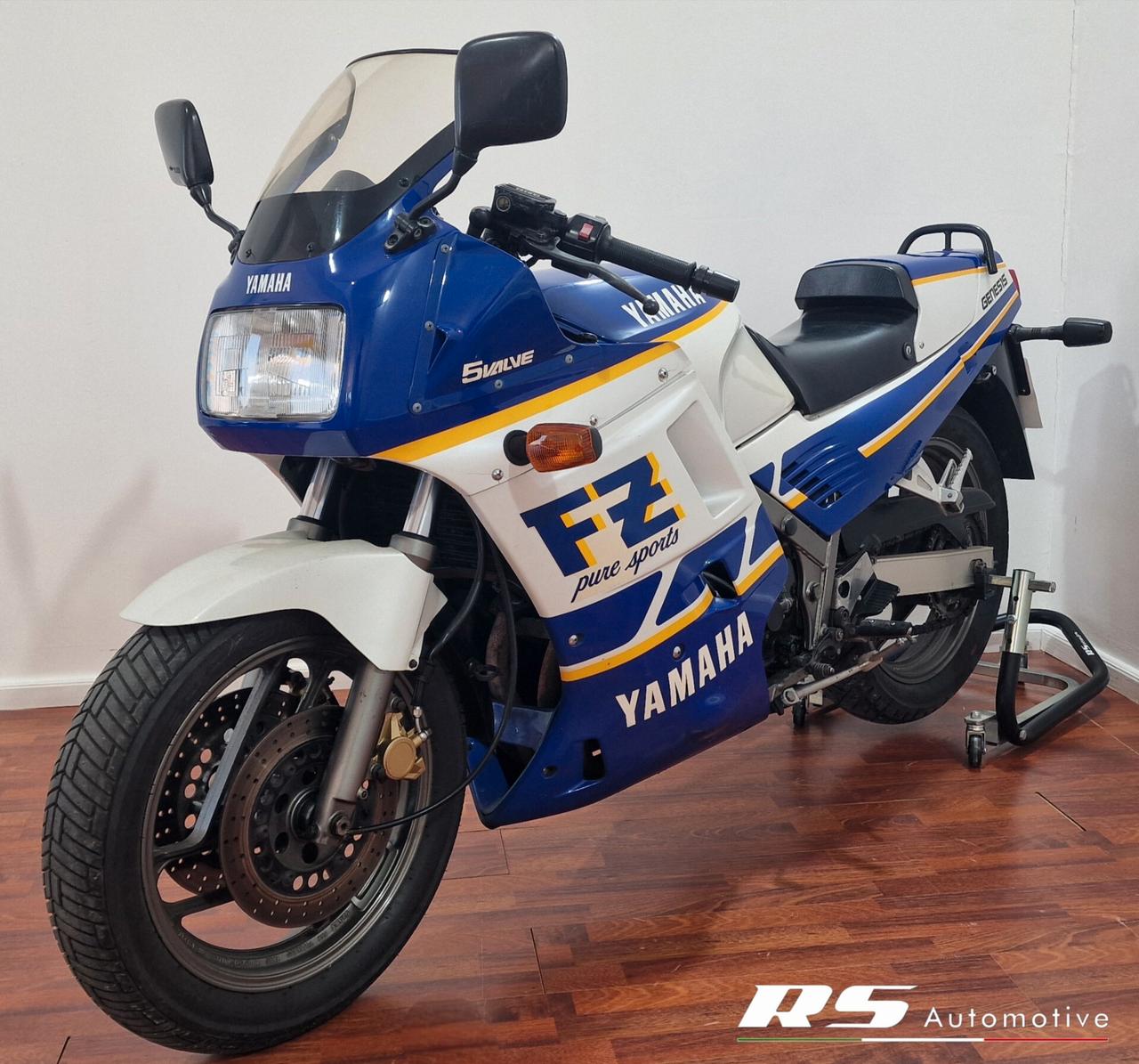 Yamaha FZ 750