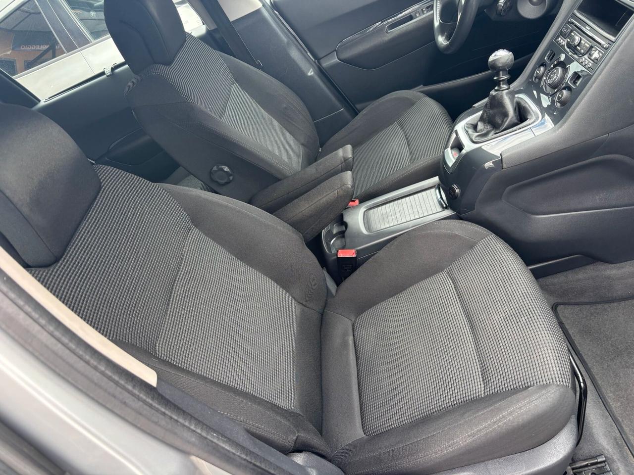 Peugeot 5008 1.6 HDi 112CV Premium 7 POSTI