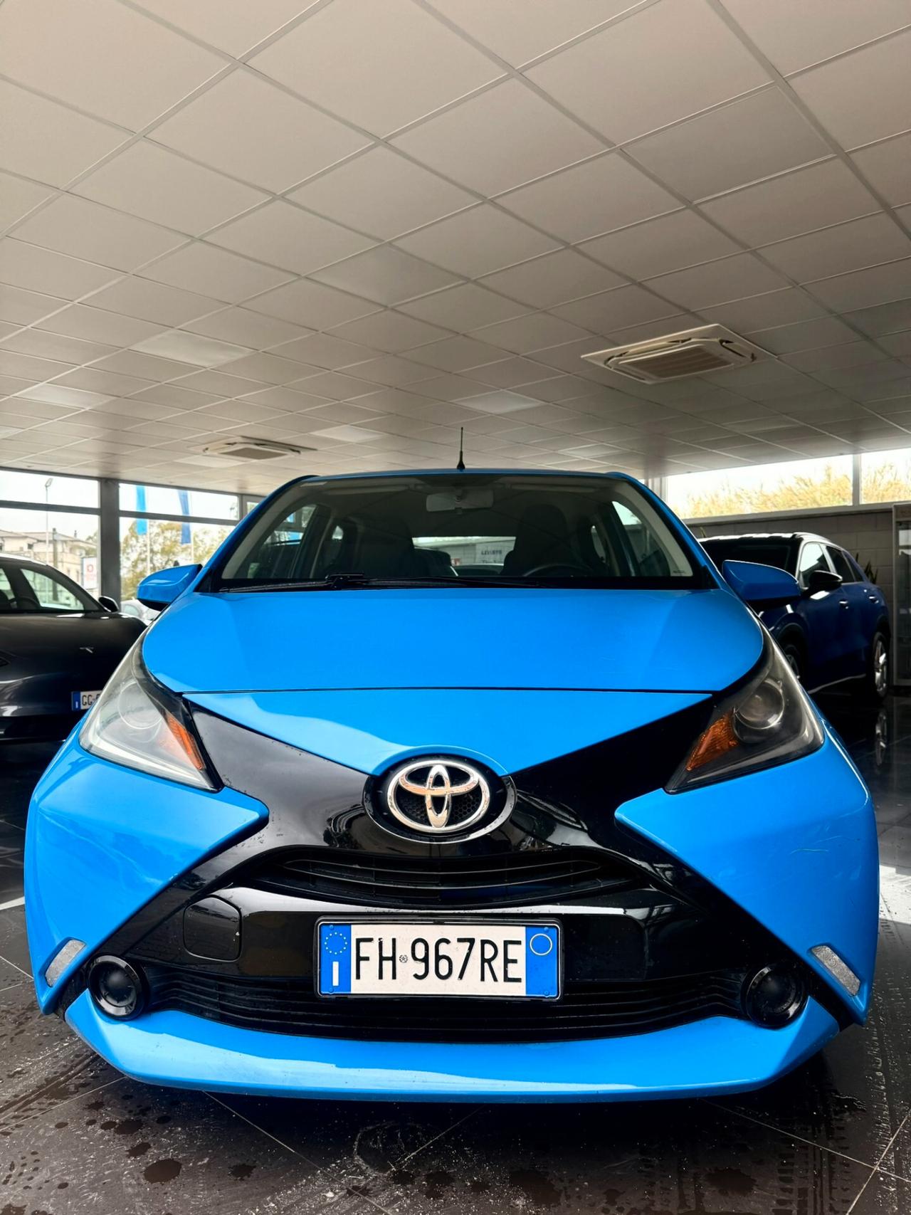 Toyota Aygo 1.0 VVT-i 69 CV 5 porte x-play imm.2017