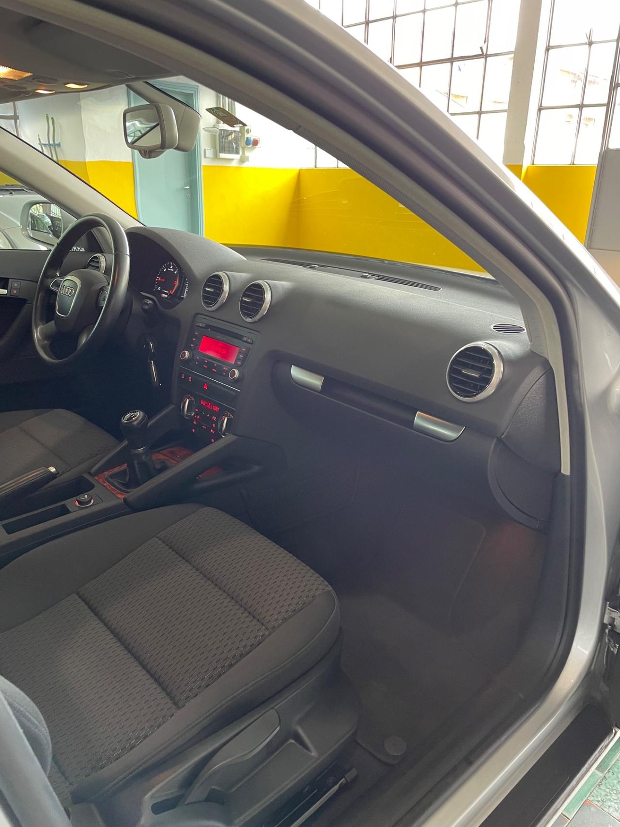 Audi A3 SPB 1.6 TDI 105 CV TAGLIANDI CERTIFICATI