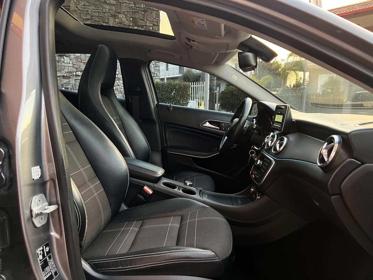 M-BENZ GLA 200 CDI Automatic-PANO-FULL