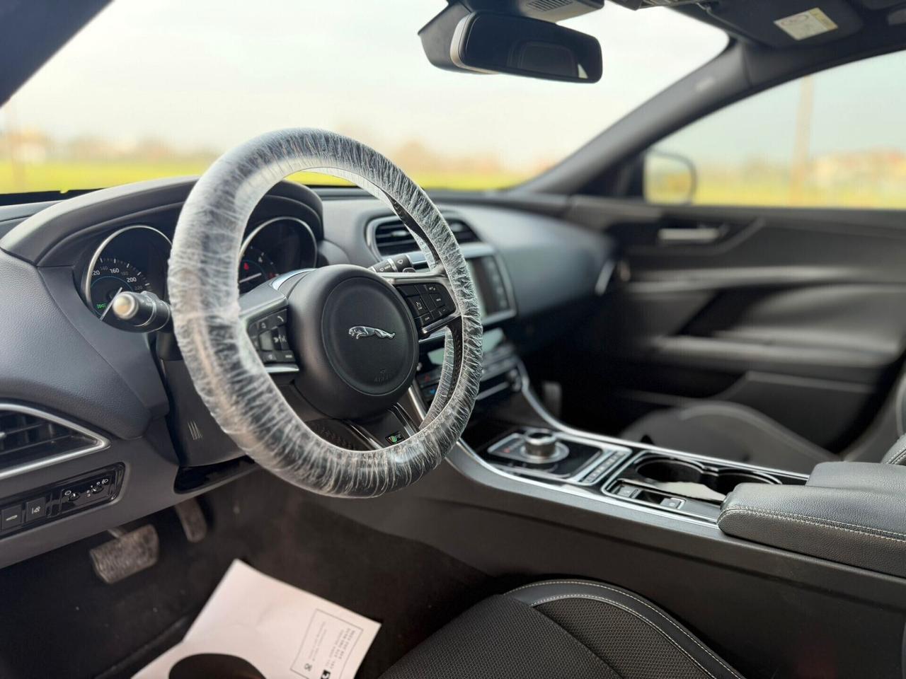 Jaguar XE 2.0 D Turbo R-Sport