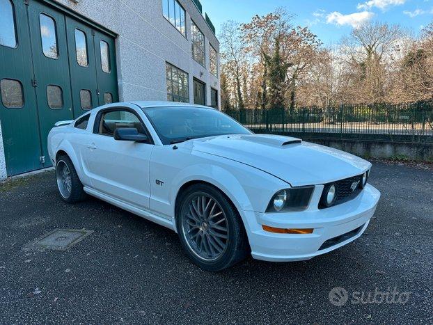 Ford Mustang GT 4.6 manuale