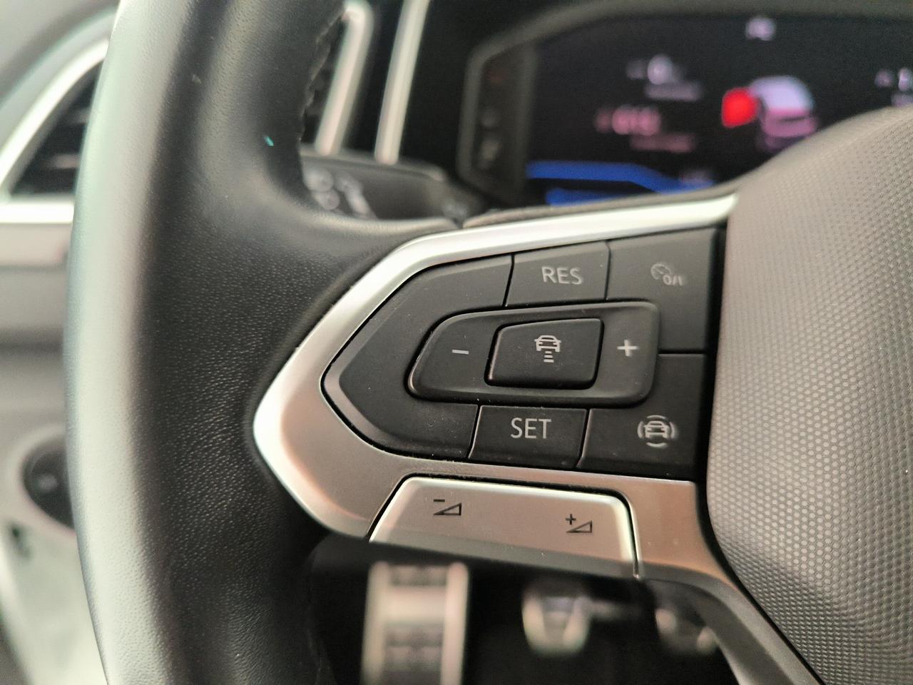 Volkswagen T-Roc 1.0 tsi r-line 110cv