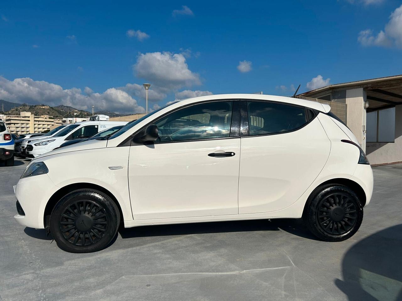 Lancia Ypsilon 1.0 FireFly 5 porte S&S Hybrid Ecochic Silver PER NEO PATENTATI