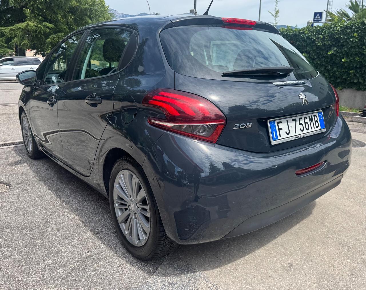 Peugeot 208 BlueHDi 75 5 porte Allure