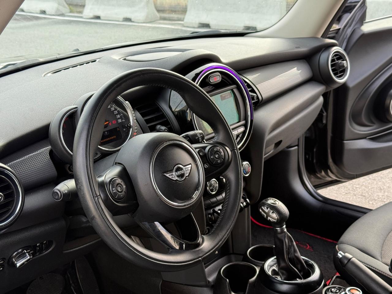 Mini 1.5 Cooper D 116 CV-AUTOM-BLACK EDITION