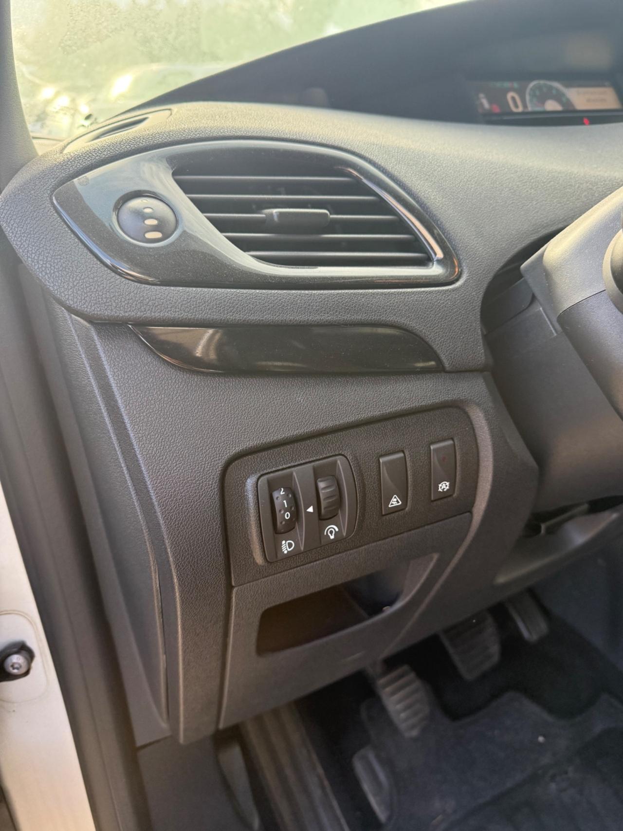 Renault Scenic X-Mod 1.6 dCi 130cv FULL