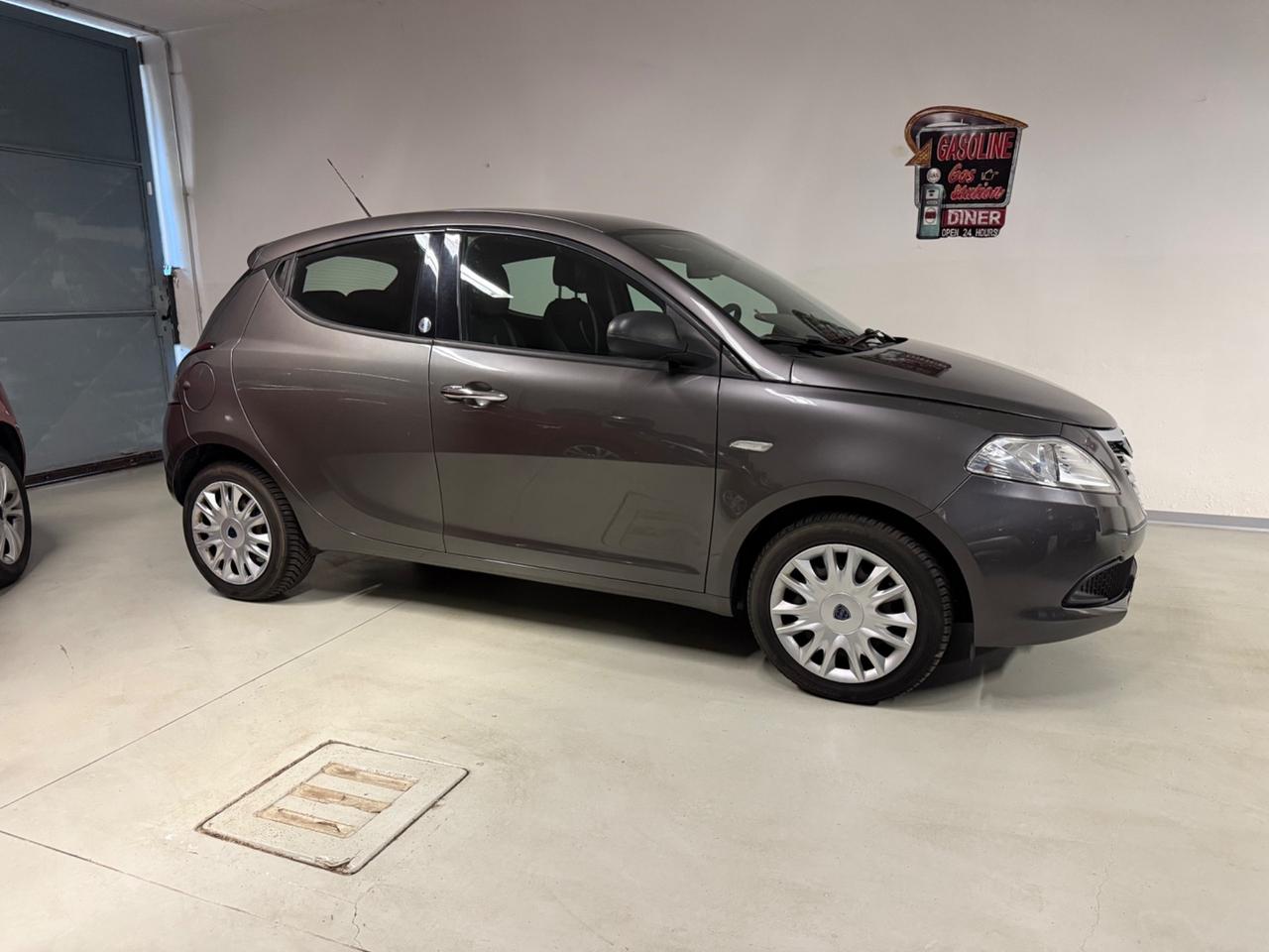 Lancia Ypsilon 1.2 69 CV 5 porte GPL Ecochic Silver