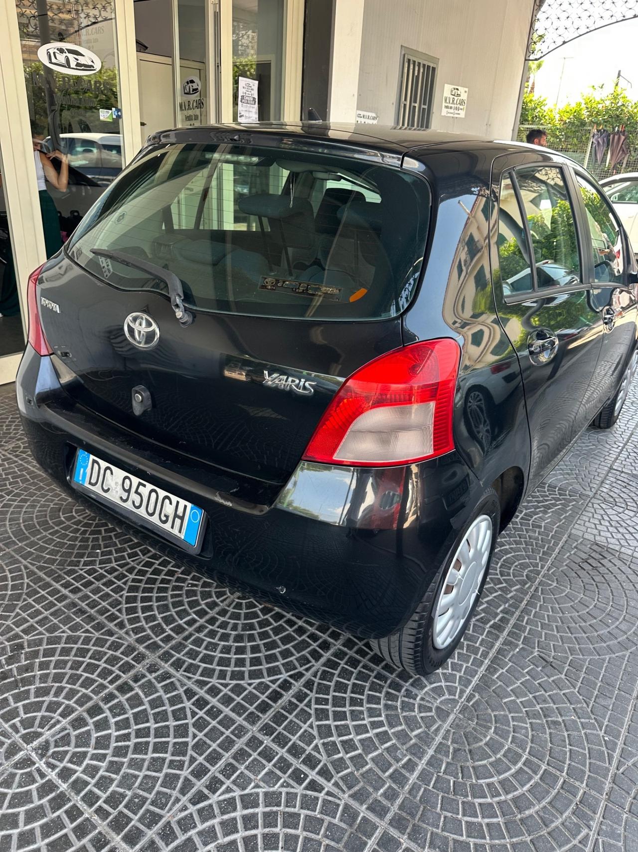 Toyota Yaris 1.3i 16V cat 5 porte Sol