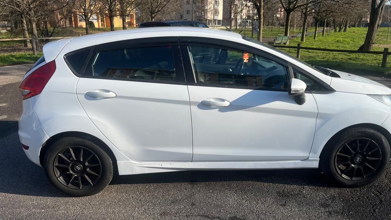 Ford Fiesta 1.4 5 porte Bz.- GPL Titanium