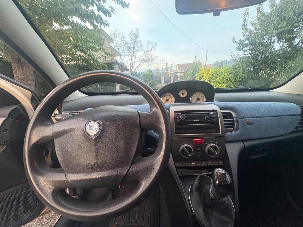 Lancia Ypsilon 1.2 FIRE