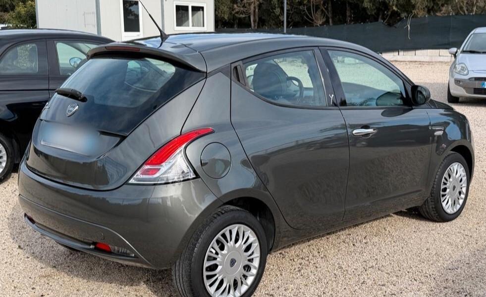 Lancia Ypsilon 1.2 69 CV 5 porte Unyca