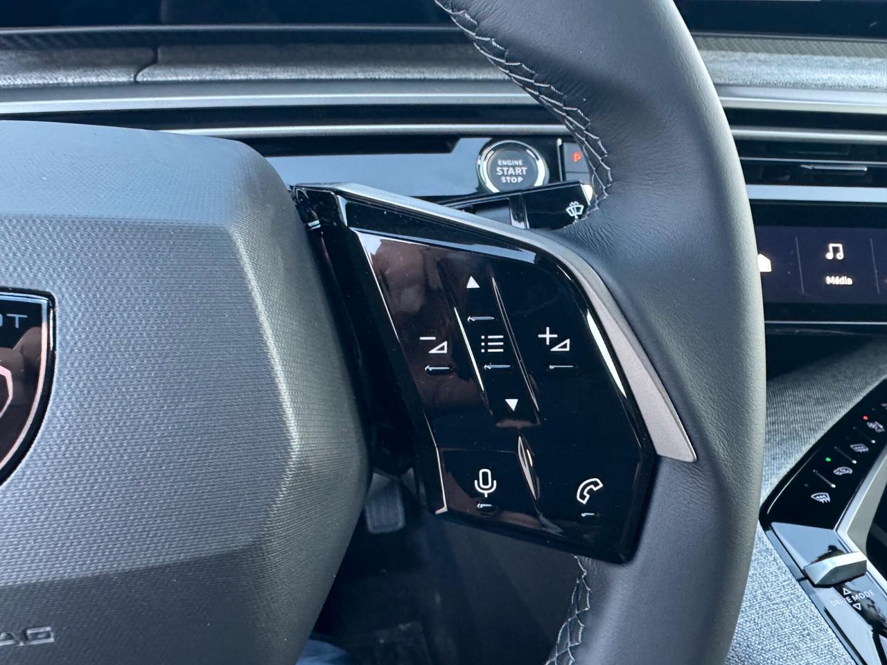 Peugeot New 3008 1.2cc Hybrid 145cv e-DCS6 Allure