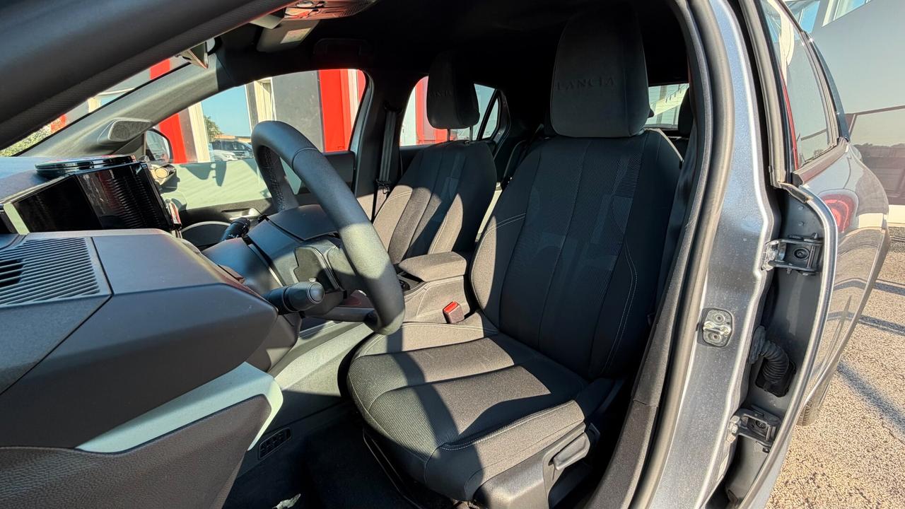 Lancia Ypsilon Hybrid e-DCT