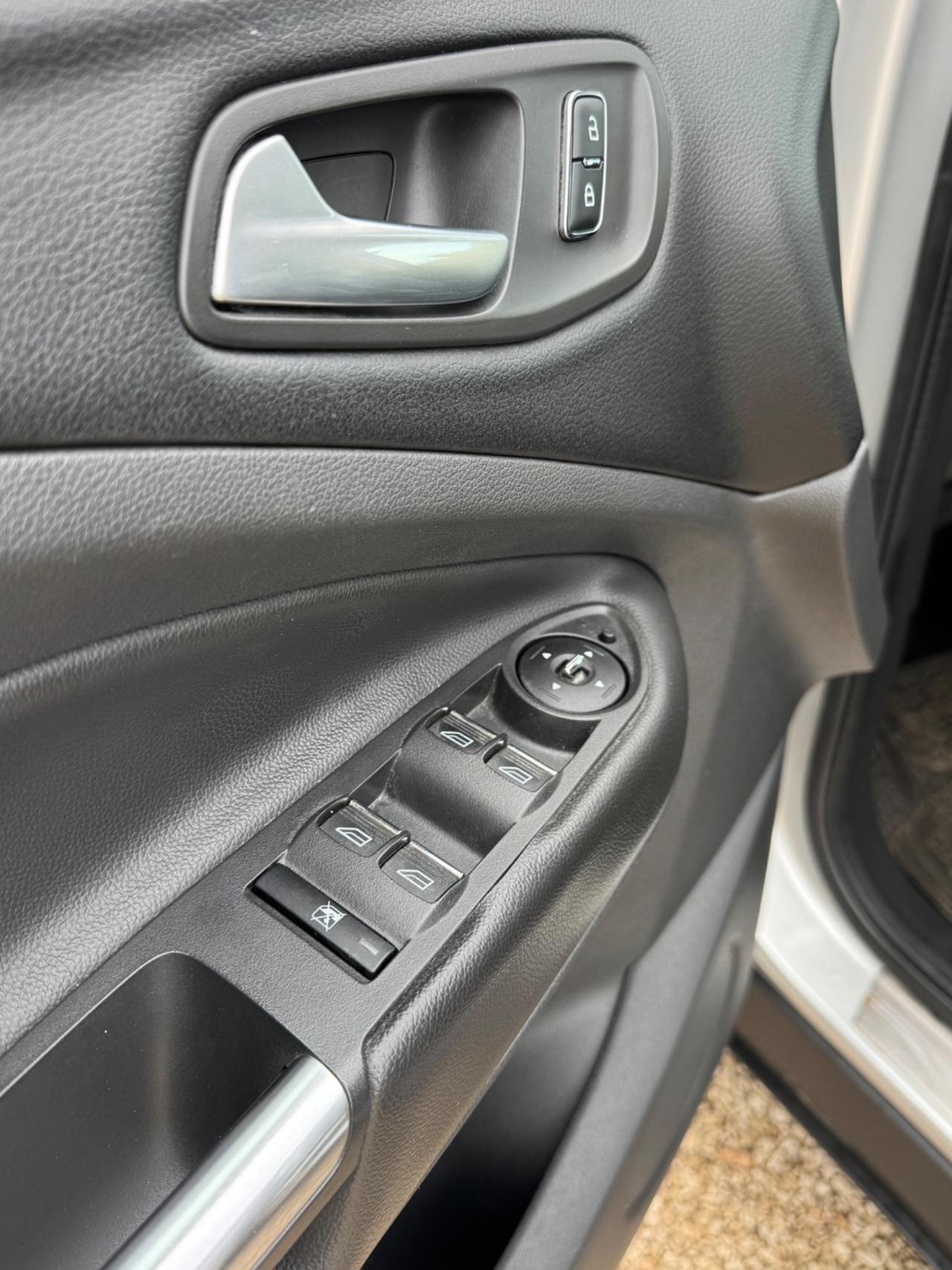 Ford Kuga 2.0 TDCI 140 CV 4WD Powershift Titanium