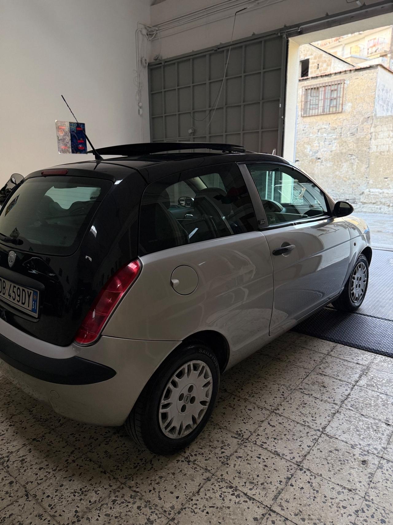 Lancia Ypsilon 1.4 16V Platino