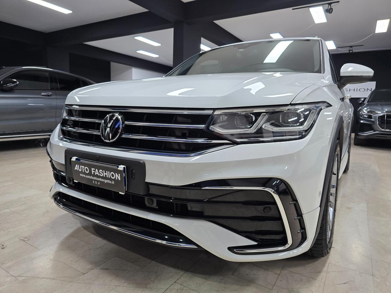 Volkswagen Tiguan 2.0 TDI 150 CV SCR DSG R-Line (Camera 360)