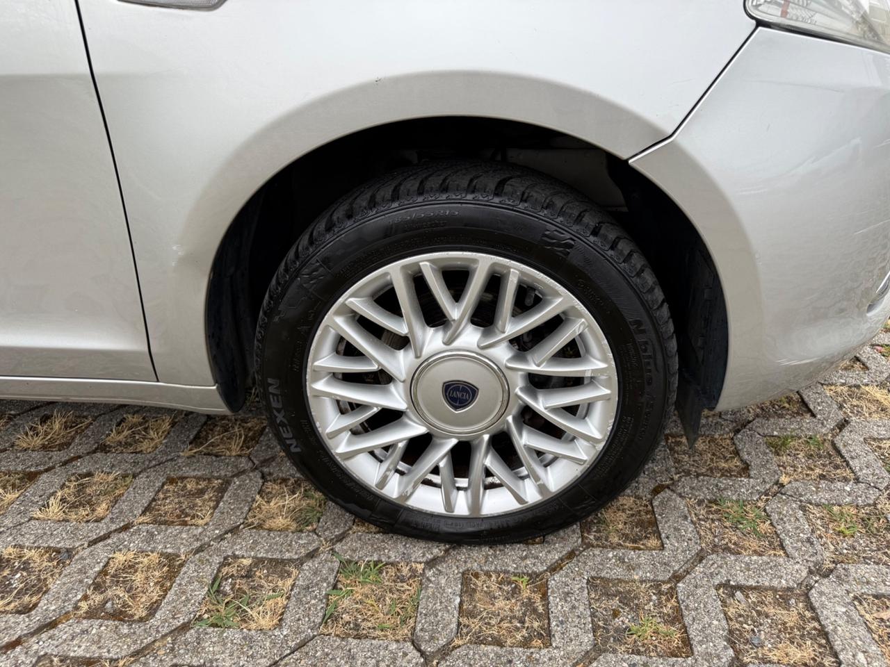 Lancia Ypsilon 0.9 TwinAir 85 CV 5P S&S DFN Automatik Platinum