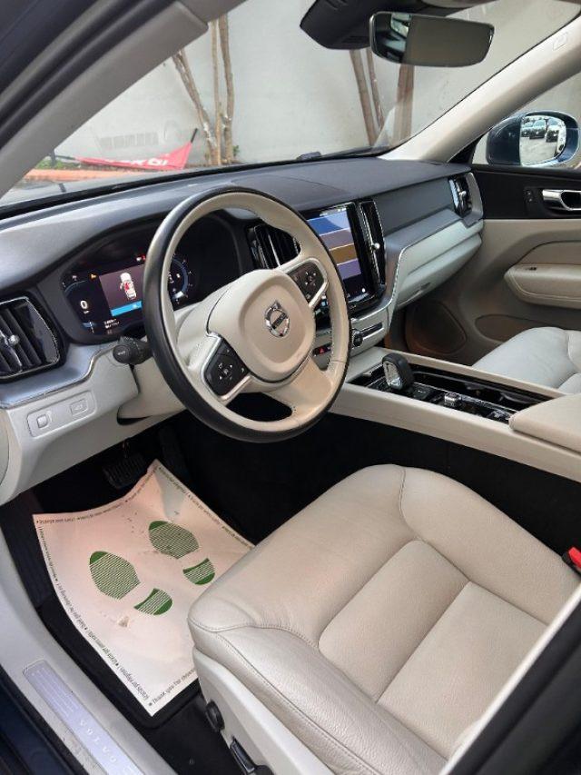 VOLVO XC60 B4 (d) automatico Plus Dark