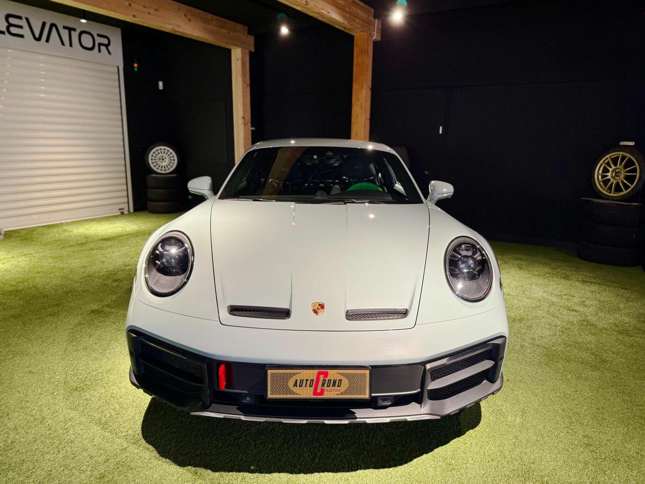 Porsche 911 Coupe 3.0 Dakar auto