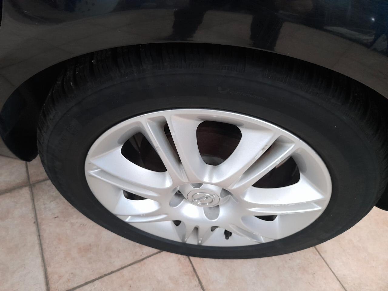 Opel Corsa 1.2 80CV 5 porte GPL-TECH Edition