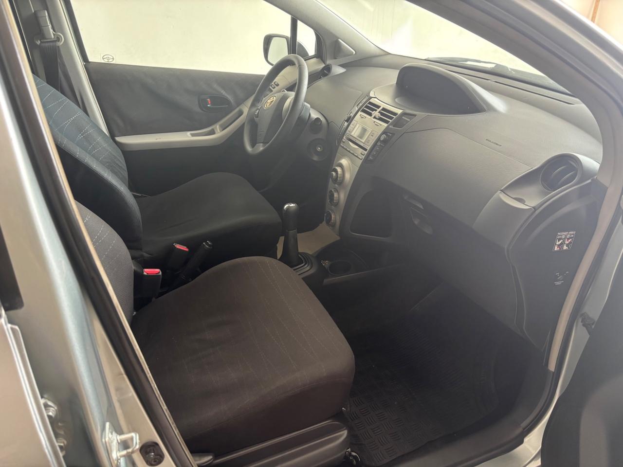 Toyota Yaris 1.0 5 porte