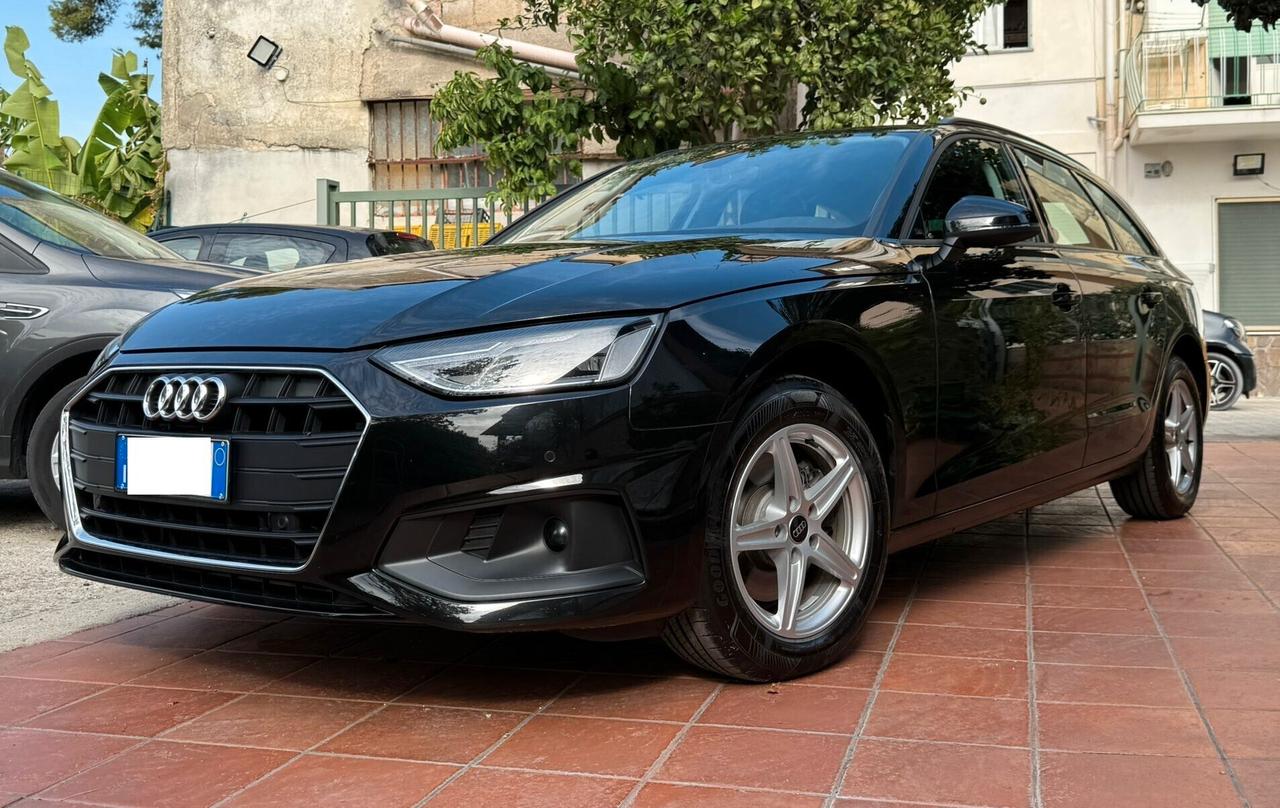 Audi A4 Avant 30 TDI/136 CV S tronic Business