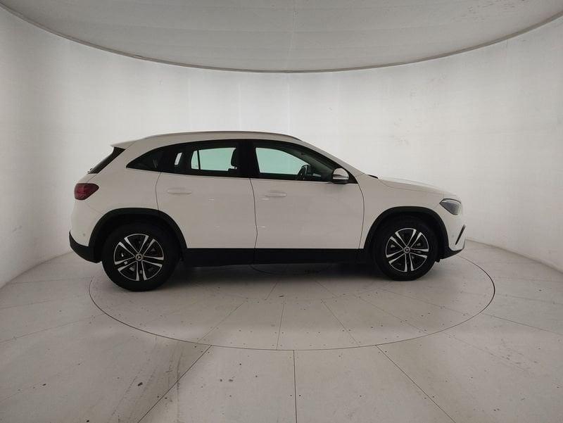 Mercedes-Benz GLA 180 Progressive Advanced auto
