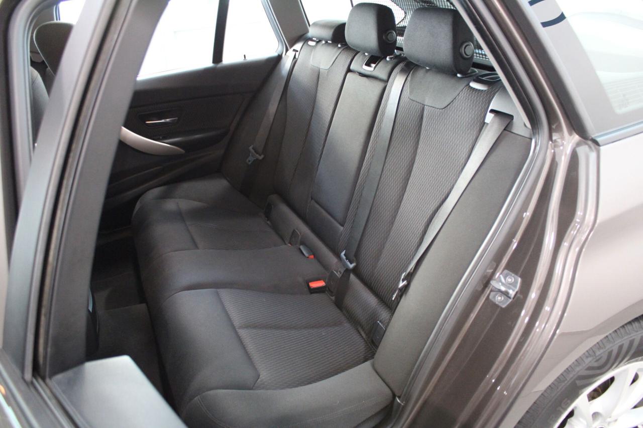 BMW 316D Touring 2.0 Business - 2015