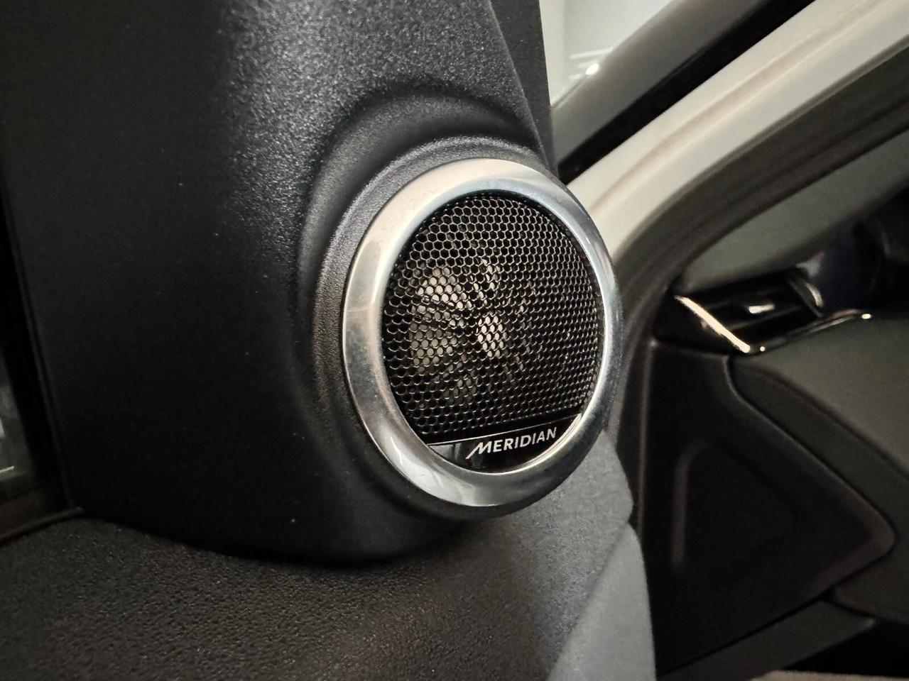 Land Rover - Range Evoque 2.0D 163 CV - R-Dynamic SE