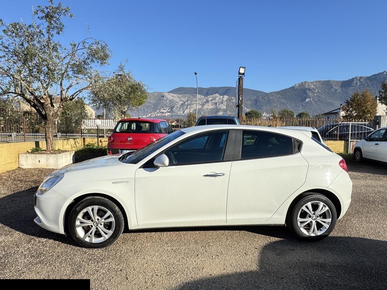 ALFA ROMEO GIULIETTA 1.6 SPORT INTERNI IN PELLE