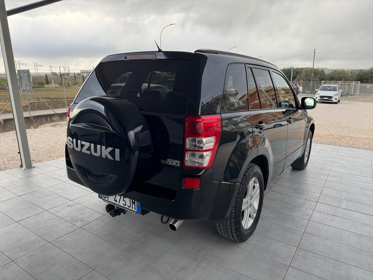 Suzuki Grand Vitara 1.9 DDiS GANCIO TRAINO TETTO APRILE