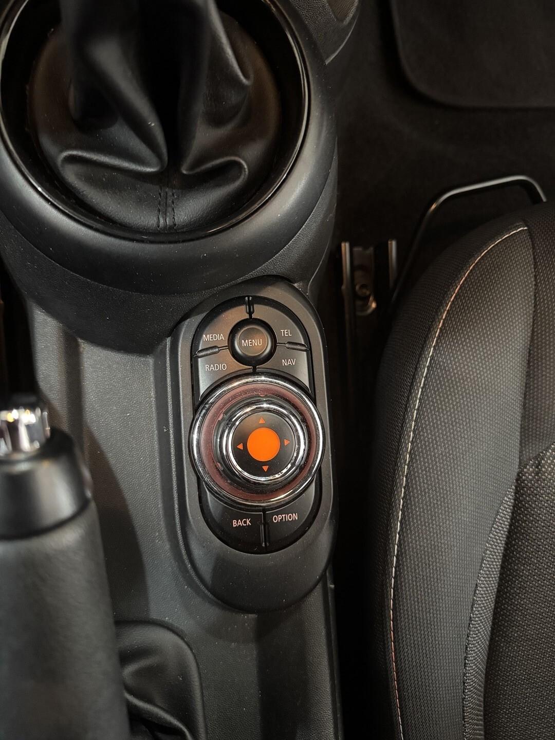 Mini Cooper D Businiss XL 1.5 dci 5 porte Navi.