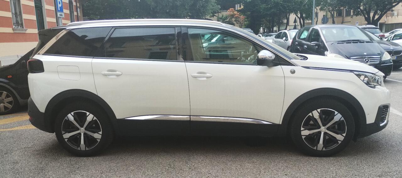 Peugeot 5008 BlueHDi 120 CV CROSSWAY AUT.