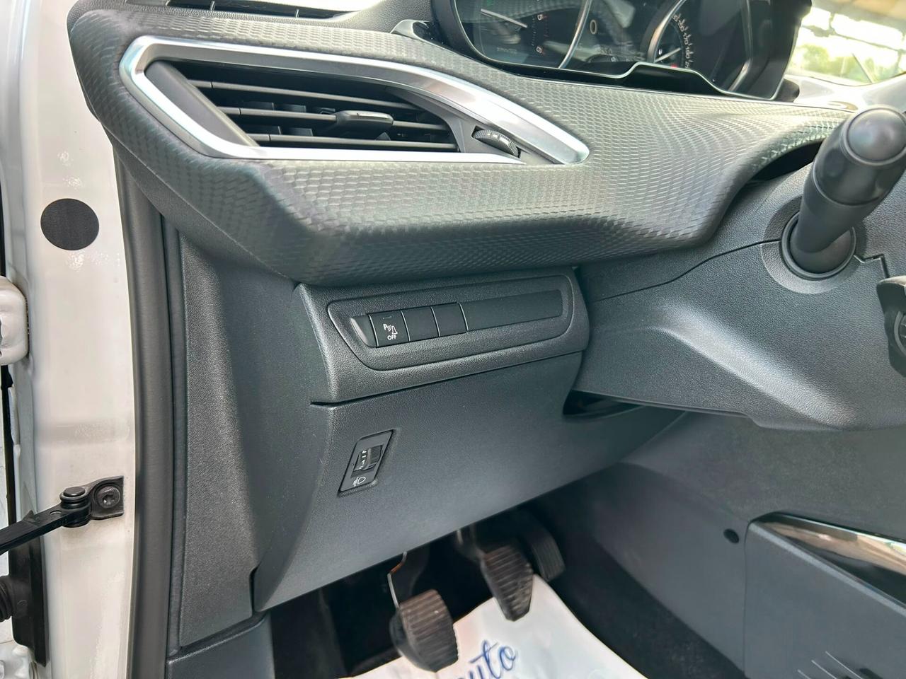Peugeot 2008 BlueHDi 100 Black Matt