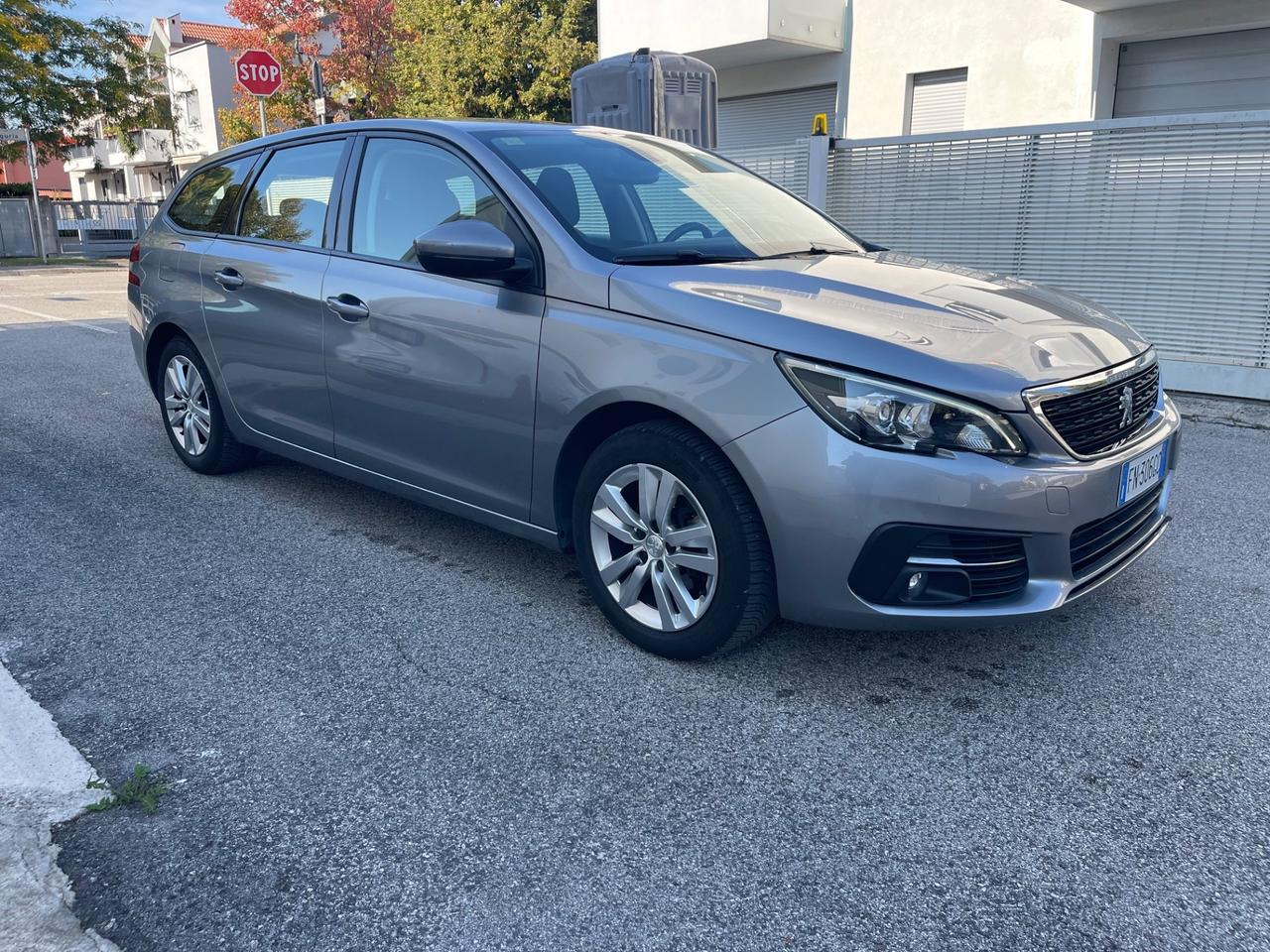 Peugeot 308 BlueHDi 130 S&S EAT8 SW Allure