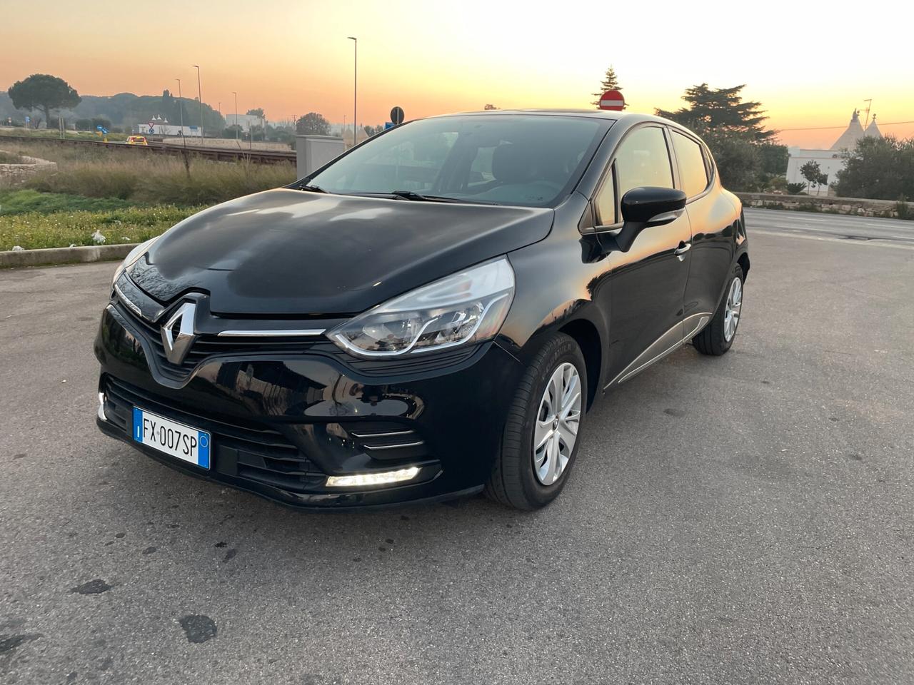 Renault Clio dCi 8V 90 CV EDC 5 porte Business FINANZ,. € 160,00