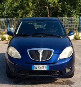 Lancia Ypsilon 1.2 versus