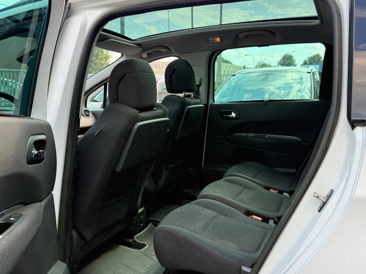 Peugeot 5008 Cielo Panorama 1.6 HDi 115CV Allure