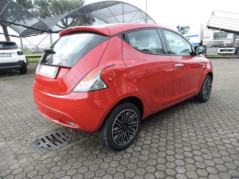 Lancia Ypsilon 1.0 FireFly 5 porte S&S Hybrid Gold