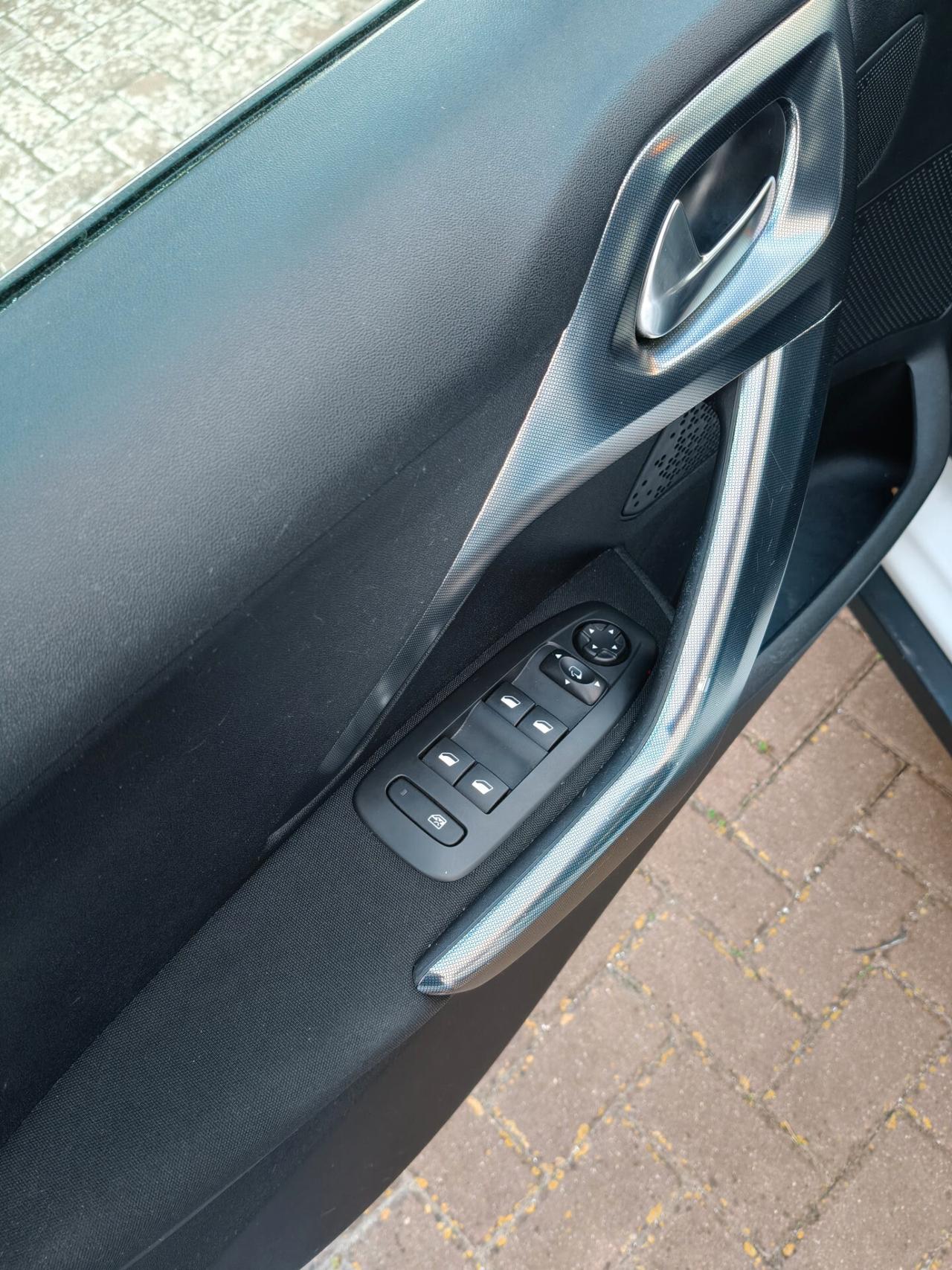 Peugeot 2008 BlueHDi 120 S&S Crossway