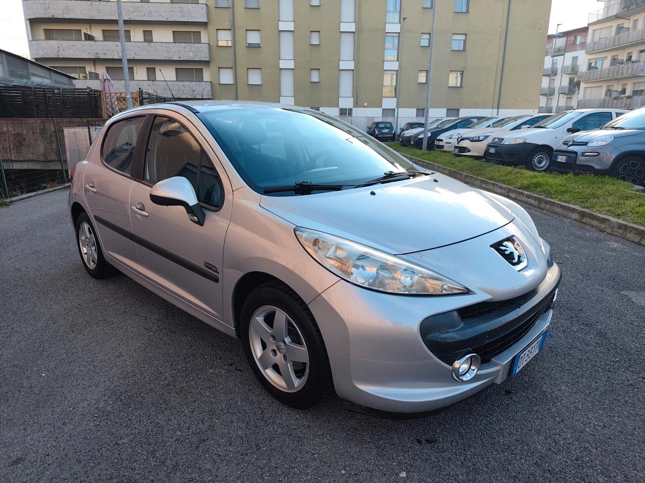 Peugeot 207 1.4 benz GPL 5 porte lavori certificati