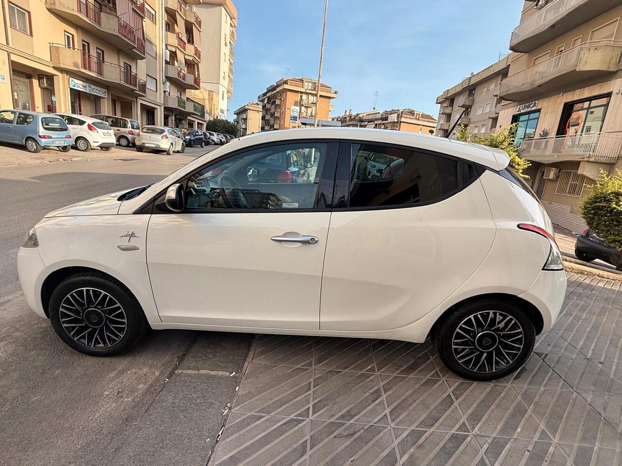 Lancia Ypsilon 1.2 69 CV 5 porte Gold