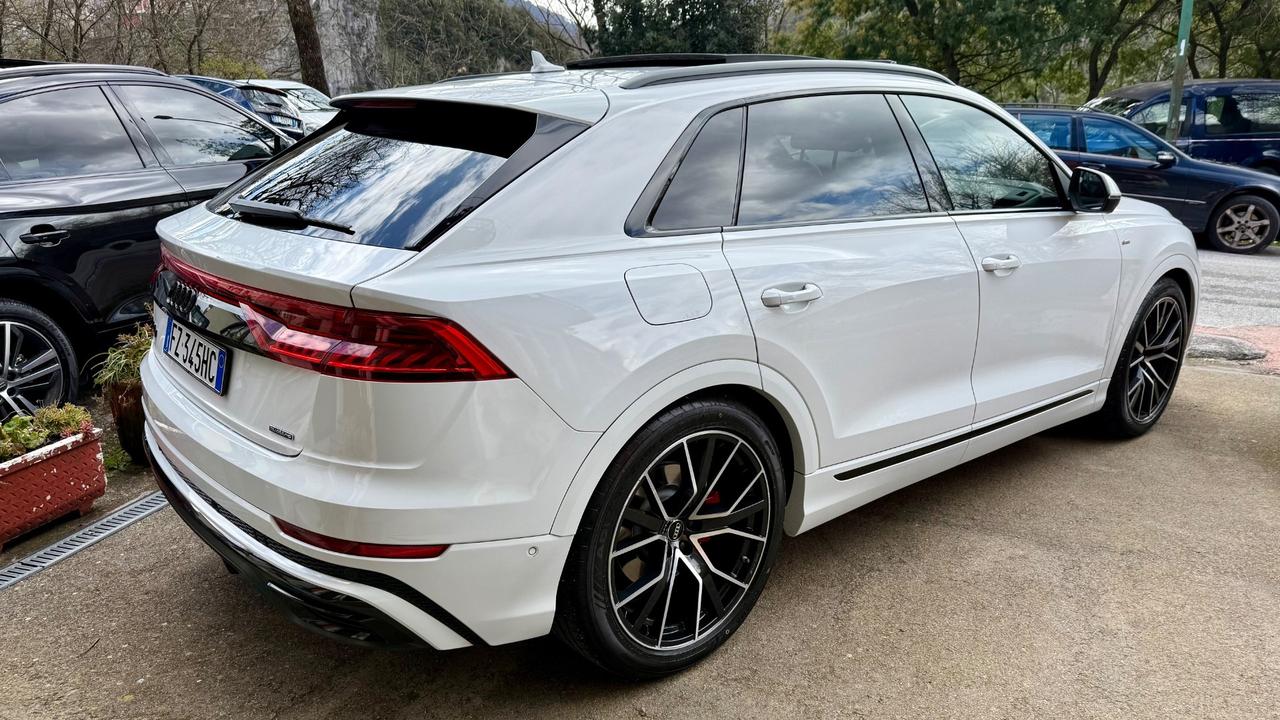 Audi Q8 50 TDI 286 CV quattro S-line Tetto 360”
